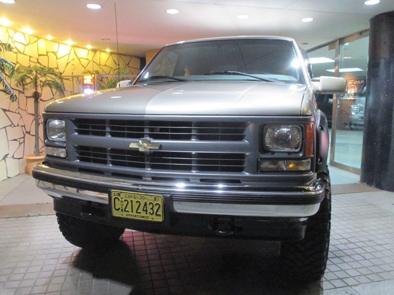 シボレー サバーバン LS カーゴフェイス ４WD 新車並行 中古車 情報 | garage CREW CAB